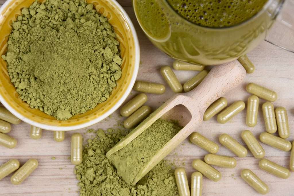 kratom powder and capsules